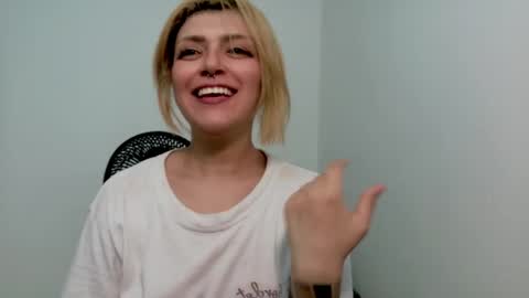 Snapshot of kittytrixy97 chatting on 05/01/26, 08:46 Kitty Trixy online show from 05/01/26, 08:46
