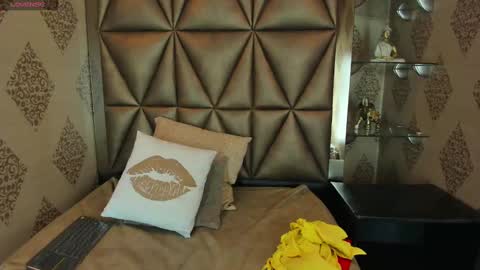 kittyvelvet_ online show from 03/07/25, 12:34