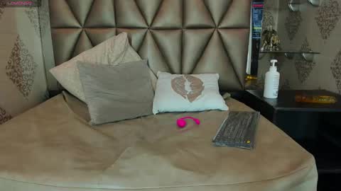 kittyvelvet_ online show from 03/11/25, 03:02