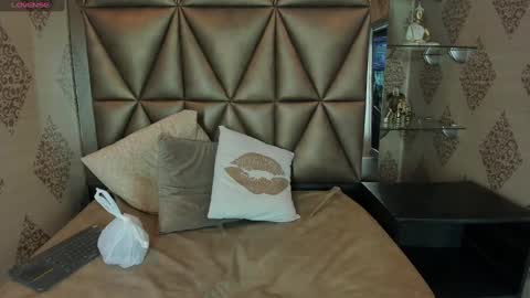 kittyvelvet_ online show from 03/11/25, 06:08