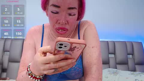 kittywhiteass online show from 11/30/25, 08:07