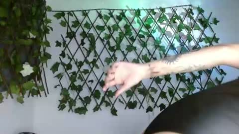 Snapshot of kittyxshady chatting on 08/05/26, 04:04 kittyxshady online show from 08/05/26, 04:04
