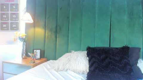 Snapshot of kittyy_milk chatting on 10/27/25, 08:35 K I T T Y Y online show from 10/27/25, 08:35