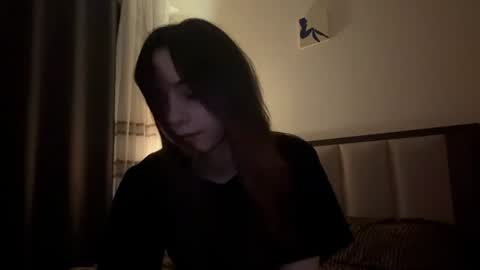 Snapshot of kittyymoonnn chatting on 06/15/26, 07:16 Emma online show from 06/15/26, 07:16