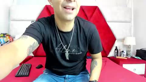 Luisa y Jairo online show from 07/04/26, 01:06