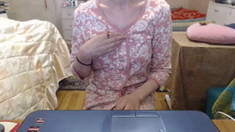 Snapshot of kiuminberry chatting on 06/14/26, 01:02 KiuminBerry online show from 06/14/26, 01:02