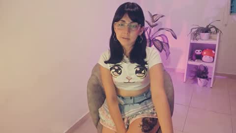 Snapshot of kiwi____ chatting on 12/26/24, 10:52 Little piece of fruit online show from 12/26/24, 10:52