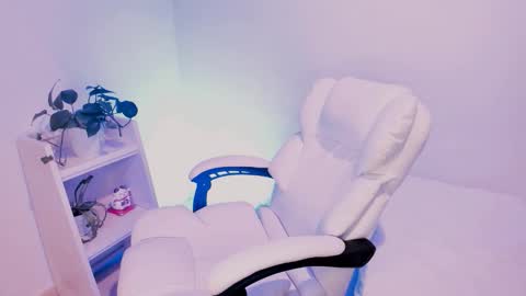 Snapshot of kiwi____ chatting on 11/28/25, 12:46 Little piece of fruit online show from 11/28/25, 12:46