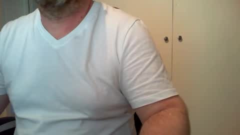 Snapshot of kiwiben45 chatting on 05/29/26, 01:14 Ben online show from 05/29/26, 01:14