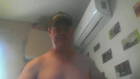 Snapshot of kiwiguy19773 chatting on 04/01/26, 11:24 kiwiguy19773 online show from 04/01/26, 11:24