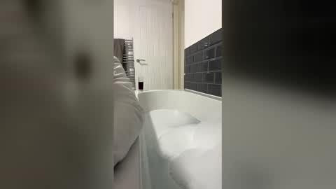 kjj1990 online show from 03/19/26, 01:20