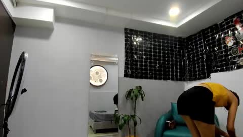 klariz09 online show from 12/15/25, 07:40