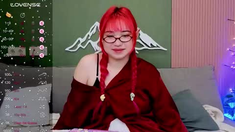 Snapshot of klee_love chatting on 10/15/25, 05:18 Klee online show from 10/15/25, 05:18