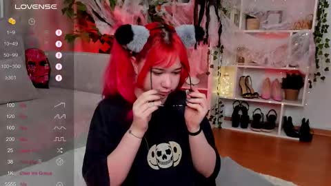 Snapshot of klee_love chatting on 10/24/25, 04:42 Klee online show from 10/24/25, 04:42