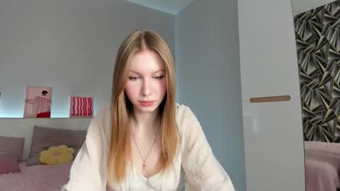 Snapshot of kleo_patr4 chatting on 11/26/25, 02:01 Trina online show from 11/26/25, 02:01