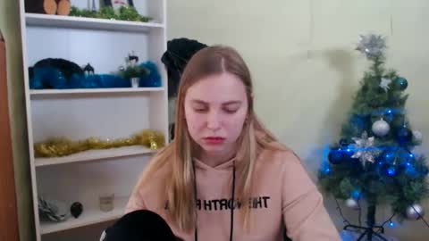 Snapshot of klerkarina chatting on 12/27/24, 09:17 klerkarina online show from 12/27/24, 09:17