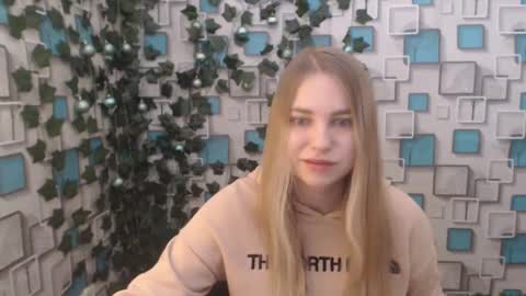 Snapshot of klerkarina chatting on 01/18/25, 06:03 klerkarina online show from 01/18/25, 06:03