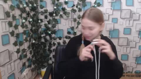 Snapshot of klerkarina chatting on 01/25/25, 06:23 klerkarina online show from 01/25/25, 06:23
