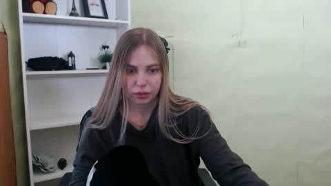Snapshot of klerkarina chatting on 02/12/25, 12:01 klerkarina online show from 02/12/25, 12:01