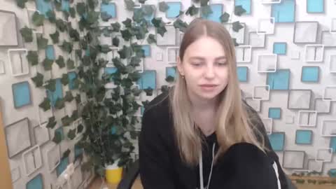Snapshot of klerkarina chatting on 02/20/25, 05:44 klerkarina online show from 02/20/25, 05:44