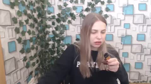 Snapshot of klerkarina chatting on 03/03/25, 06:04 klerkarina online show from 03/03/25, 06:04