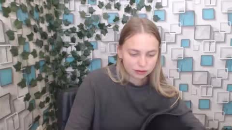 Snapshot of klerkarina chatting on 09/21/25, 04:47 klerkarina online show from 09/21/25, 04:47