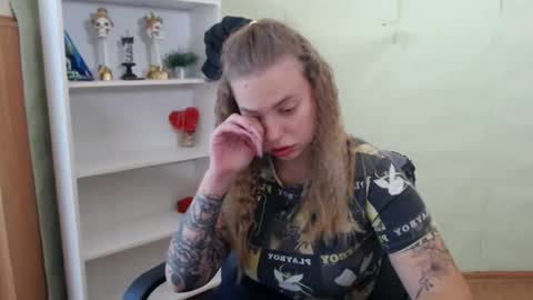 Snapshot of klerkarina chatting on 09/26/25, 05:22 klerkarina online show from 09/26/25, 05:22