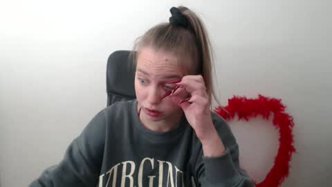 Snapshot of klerkarina chatting on 10/20/25, 05:30 klerkarina online show from 10/20/25, 05:30