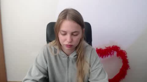 Snapshot of klerkarina chatting on 10/26/25, 05:46 klerkarina online show from 10/26/25, 05:46