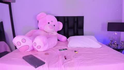 Snapshot of kloebaby_ chatting on 03/18/26, 08:45 KLOE online show from 03/18/26, 08:45