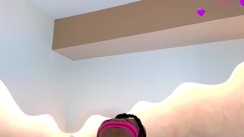 K L O E online show from 10/20/25, 12:16