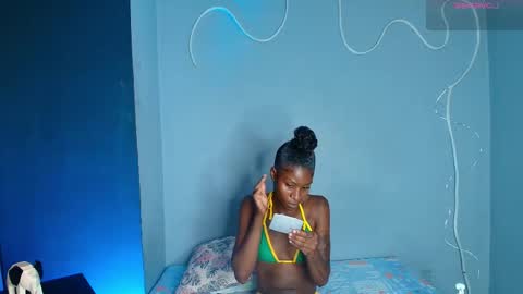 K L O E online show from 12/15/25, 01:59