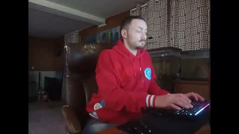 LOUiViLAN online show from 12/12/24, 10:02