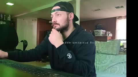 LOUiViLAN online show from 02/25/25, 07:47