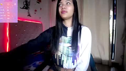 Snapshot of kloy_sech chatting on 02/10/25, 03:21 Valen online show from 02/10/25, 03:21