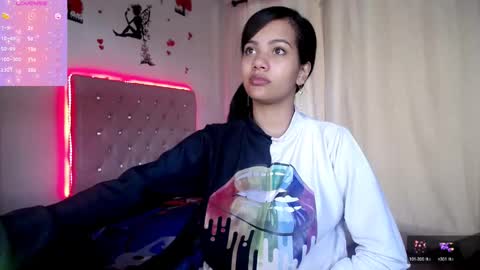 Snapshot of kloy_sech chatting on 02/18/25, 02:38 Valen online show from 02/18/25, 02:38