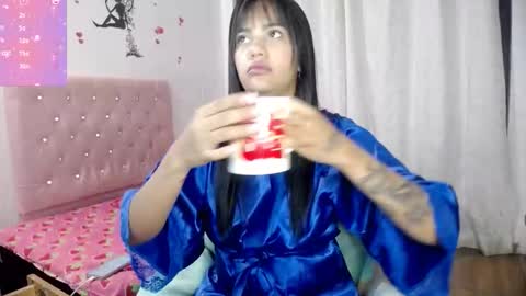 Snapshot of kloy_sech chatting on 10/22/25, 10:04 Valen online show from 10/22/25, 10:04