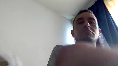 Snapshot of kmilo273079 chatting on 10/29/25, 07:04 juan online show from 10/29/25, 07:04