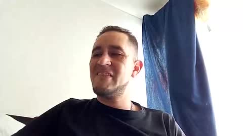 Snapshot of kmilo273079 chatting on 11/02/25, 04:20 juan online show from 11/02/25, 04:20