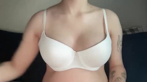 Snapshot of knextdoor chatting on 09/26/25, 04:44 knextdoor online show from 09/26/25, 04:44