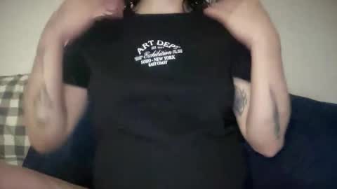 Snapshot of knextdoor chatting on 10/15/25, 11:27 knextdoor online show from 10/15/25, 11:27