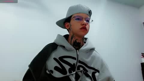 kng_nico1 online show from 11/17/25, 03:23