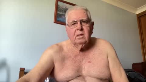 Aussiedude online show from 09/17/25, 02:02