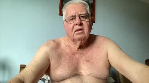 Snapshot of knights2001 chatting on 02/12/26, 04:29 Aussiedude online show from 02/12/26, 04:29