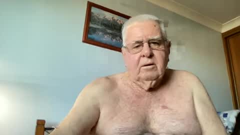 Snapshot of knights2001 chatting on 06/22/26, 05:37 Aussiedude online show from 06/22/26, 05:37