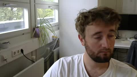 Snapshot of knisley chatting on 10/16/25, 10:38 Knisley online show from 10/16/25, 10:38