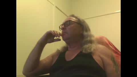 Snapshot of knobout chatting on 03/26/26, 12:44 knobout online show from 03/26/26, 12:44