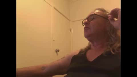 Snapshot of knobout chatting on 04/02/26, 01:09 knobout online show from 04/02/26, 01:09