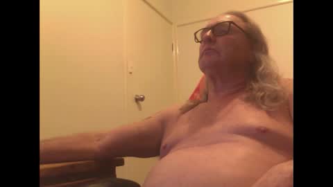 Snapshot of knobout chatting on 04/20/26, 09:45 knobout online show from 04/20/26, 09:45