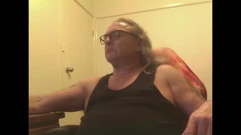 Snapshot of knobout chatting on 04/23/26, 02:52 knobout online show from 04/23/26, 02:52